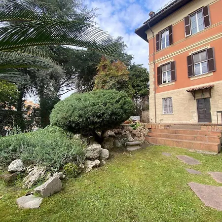 Garden Apartment *